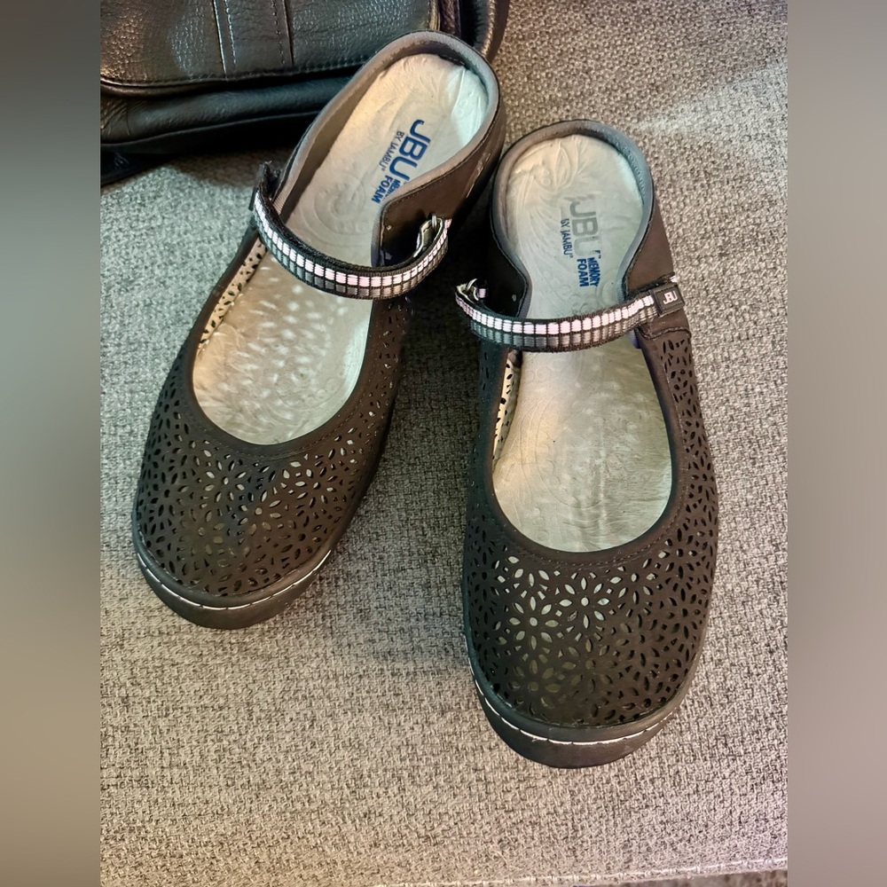 JBU Memory ‘Foam by Jambu size 9